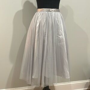 Marina Gray Tulle Midi Skirt – Size Medium – Excellent Condition